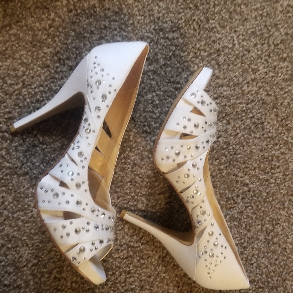 White rhinestone studded Gianni Bini Heels Size 10